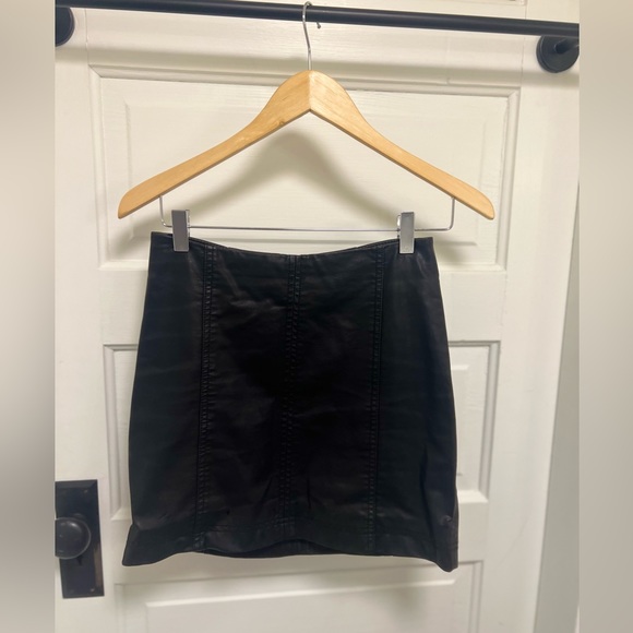 Free People Modern Femme Faux Leather Mini Skirt - Black - Size 2 - Picture 3 of 5